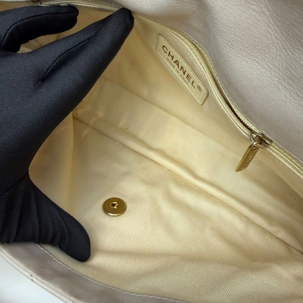 Chanel Women Pre-Loved Bag Very Good Condition - Picture 8 of 9